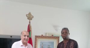 DÉDICACE DE TATA ADJATCHÈ A L’AMBASSADEUR DU MAROC