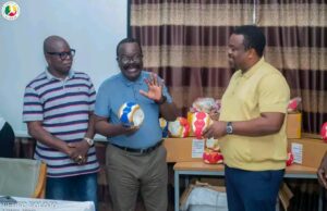 Développement du Sport : le CNOS BEN fait don de 200 ballons de compétition à la FBHB