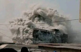 Situation très critique à Akpakpa : un immeuble en feu après une explosion