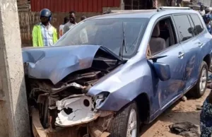 Accident de route à Cocotomey : collision entre deux véhicules et une moto