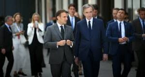 Rénovation du Musée du Louvre de Paris : la Joconde, la cible indirecte de Bernard Arnault