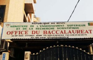 Bac 2025 : un groupe de candidats recalés pour dépôt tardif de dossiers implorent l’indulgence du DOB