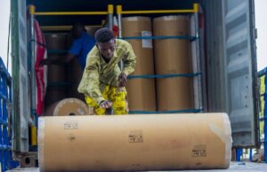 Développement du Handball Béninois : l’IHF donne accès à des conditions de jeu optimales avec la dotation d’un important lot de revêtement de sol