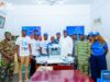 Santé : la Fondation Moov Africa Bénin offre un concentrateur d’oxygène et 100 moustiquaires imprégnées à l’Hôpital des Armées de Parakou