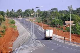 Infrastructure : bitumage de 349 km de routes sur trois axes routiers principaux