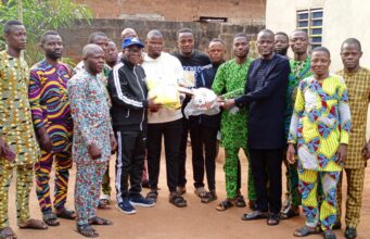 Tournoi de l’Indépendance à Avrankou : don matériel et financier à l’équipe de l’arrondissement de Gbozounmè