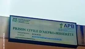 Prison civile d’Akpro-Missérété : deux détenus dictaient leur loi sur le web depuis leur cellule
