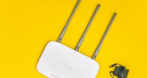 Internet au Bénin : Pourquoi l’ARCEP menace de fermer les points « Wifi Zone » non autorisés