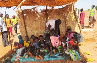 Abris communautaires au Niger : protéger les enfants et permettre aux femmes de restaurer les terres