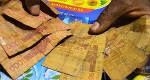 Bénin : refuser un billet abîmé peut désormais vous coûter un demi-million de FCFA