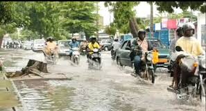 Pluies torrentielles à Cotonou : le Maire Luc Gnacadja mobilise ses équipes face aux inondations