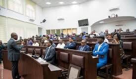 Orientations sociales et réajustements : les députés se penchent en urgence ce jour, sur le budget rectificatif 2026