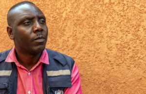 Ebola : en Ouganda, le combat contre la stigmatisation commence avant le retour à la maison