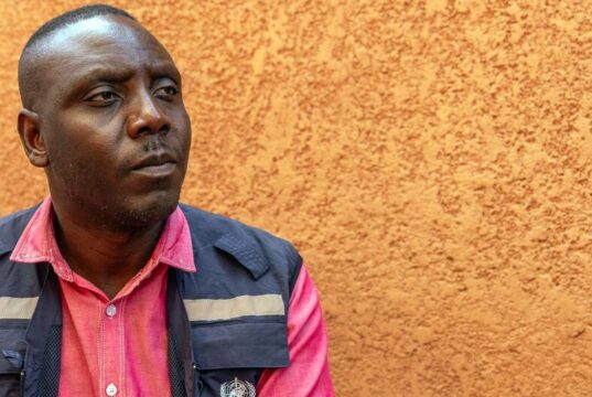 Ebola : en Ouganda, le combat contre la stigmatisation commence avant le retour à la maison