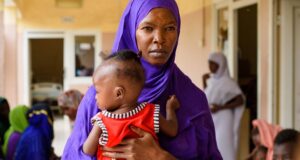 Au Soudan, des mères marchent des kilomètres pour sauver leurs enfants de la malnutrition