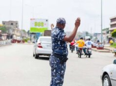 Contre-sens et incivilités au Bénin : la police barre la voie aux conducteurs qui roulent à gauche