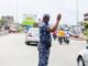 Contre-sens et incivilités au Bénin : la police barre la voie aux conducteurs qui roulent à gauche